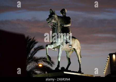 IZMIR, TURKIYE - 22 OCTOBRE 2023 : Monument Izmir Ataturk sur la place de la République, ville d'Alsancak Banque D'Images