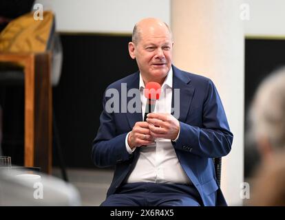 Mannheim, Allemagne. 16 mai 2024. Le Chancelier fédéral Olaf Scholz (SPD) rencontre les représentants syndicaux des travailleurs pour échanger avec eux. Crédit : Uli Deck/dpa/Alamy Live News Banque D'Images