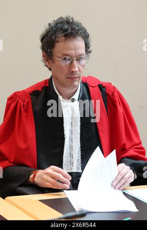 Mons, Belgique. 16 mai 2024. Le procureur Gilles Dupuis photographié lors de la séance de constitution du jury au procès des assises de Monseu, devant la cour d’assises de la province du Hainaut à Mons, le jeudi 16 mai 2024. Monseu est accusé du meurtre de Jean-Pierre Van Rockeghem (66 ans) le 10 juin 2021 à la Louvière, l'ayant poignardé à mort et incendié sa maison par la suite. BELGA PHOTO VIRGINIE LEFOUR crédit : Belga News Agency/Alamy Live News Banque D'Images