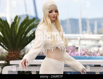 Cannes, France. 16 mai 2024. L'actrice Anya Taylor-Joy pose lors de l'appel photo du film 'Furiosa : a Mad Max Saga' lors de la 77ème édition du Festival de Cannes, dans le sud de la France, le 16 mai 2024. Crédit : Gao Jing/Xinhua/Alamy Live News Banque D'Images