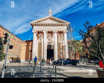 L’église notre-Dame-du-Port de Nice, également connue sous le nom d’église de l’Immaculée conception, est située place Île-de-beauté, dans le quartier portuaire de Lympia. Banque D'Images