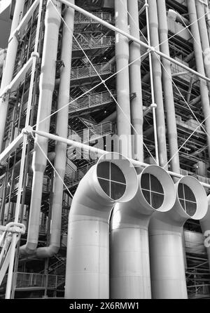 Détail du Centre Georges Pompidou, Beaubourg, musée pour moderne compris Paris, France en noir et blanc Banque D'Images
