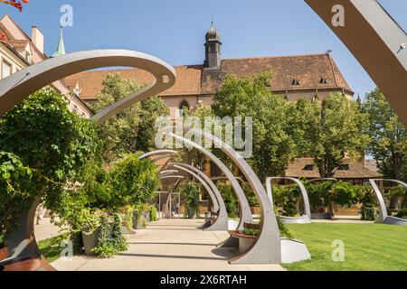 La ville de Colmar avec la rivière Lauch en Alsace en France Banque D'Images