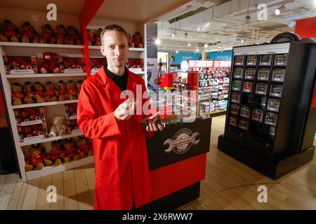 LA TOUTE PREMIÈRE FAO SCHWARZ OUVRE SES PORTES À PARIS Banque D'Images