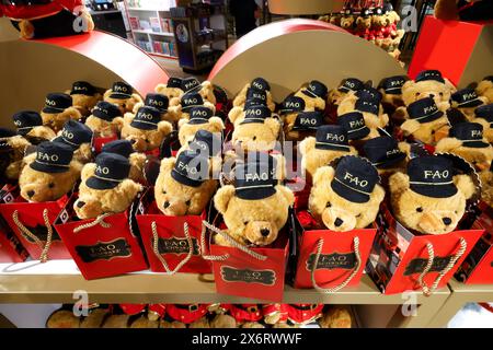 LA TOUTE PREMIÈRE FAO SCHWARZ OUVRE SES PORTES À PARIS Banque D'Images