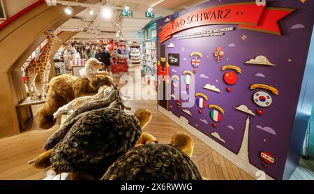 LA TOUTE PREMIÈRE FAO SCHWARZ OUVRE SES PORTES À PARIS Banque D'Images