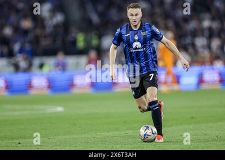 Rome, Italie. 15 mai 2024. Le milieu de terrain néerlandais d'Atalanta, Teun Koopmeiners, contrôle le ballon lors de la finale de la Coupe d'Italie entre l'Atalanta et la Juventus au Stadio Olimpico le 15 mai 2024 à Rome, en Italie. Crédit : Agence photo indépendante/Alamy Live News Banque D'Images