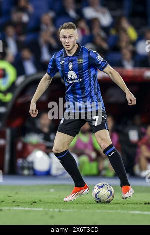 Rome, Italie. 15 mai 2024. Le milieu de terrain néerlandais d'Atalanta, Teun Koopmeiners, contrôle le ballon lors de la finale de la Coupe d'Italie entre l'Atalanta et la Juventus au Stadio Olimpico le 15 mai 2024 à Rome, en Italie. Crédit : Agence photo indépendante/Alamy Live News Banque D'Images