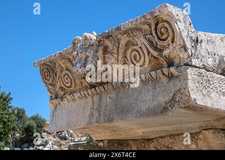 Enceinte de Zeus, la déesse Leto donne naissance à ses enfants jumeaux Artémis et Apollon à Délos, puis vient à l'endroit où la rivière Xanthos atteint t Banque D'Images