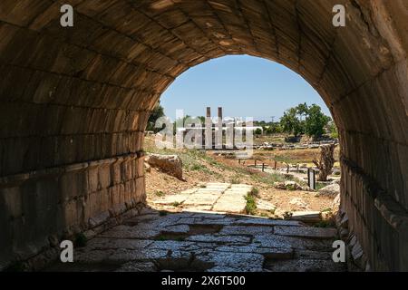 Enceinte de Zeus, la déesse Leto donne naissance à ses enfants jumeaux Artémis et Apollon à Délos, puis vient à l'endroit où la rivière Xanthos atteint t Banque D'Images