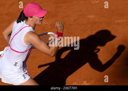 Rome, Italie. 16 mai 2024. IgA Swiatek de Pologne célèbre lors du match contre Coco Gauff des États-Unis au tournoi de tennis Internazionali BNL d'Italia 2024 au Foro Italico à Rome, Italie, le 16 mai 2024. IgA Swiatek a battu Coco Gauff 6-4, 6-3. Crédit : Insidefoto di andrea staccioli/Alamy Live News Banque D'Images