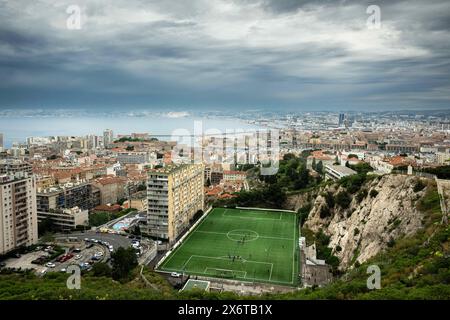 Marseille, France. 14 mai 2024. Le stade Di Giovanni au pied de la basilique notre Dame de la Garde dans le quartier Endoume de Marseille, France, le 14 mai 2024. Photo de Laurent Coust/ABACAPRESS. COM Credit : Abaca Press/Alamy Live News Banque D'Images