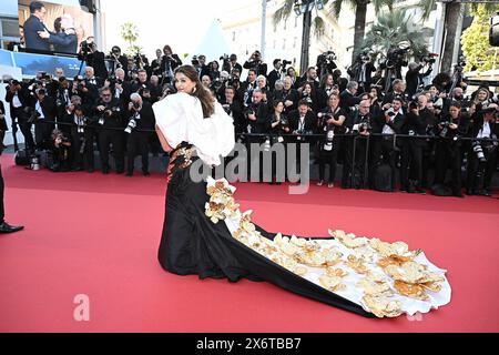 Cannes, France. 16 mai 2024. Aishwarya Rai Bachchan assiste au tapis rouge Megalopolis au 77e Festival de Cannes au Palais des Festivals de Cannes, France, le 16 mai 2024. Photo de David Niviere/ABACAPRESS. COM Credit : Abaca Press/Alamy Live News Banque D'Images