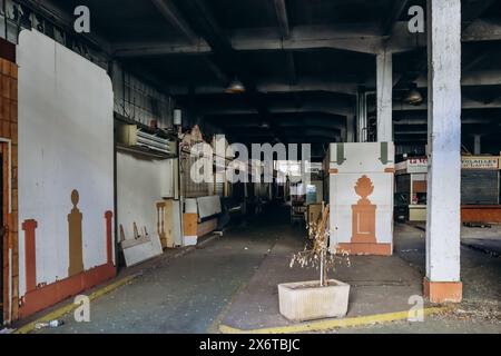 Nice, France - 19 novembre 2023 : un vieux marché aujourd'hui abandonné à Nice - 'marché de la Buffa' (traduction - Buffa Market) Banque D'Images