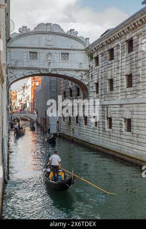Le Pont des Soupirs de 1600 (Ponte dei Sospiri) sur le Rio di Palazzo, à Venise, Italie. Banque D'Images
