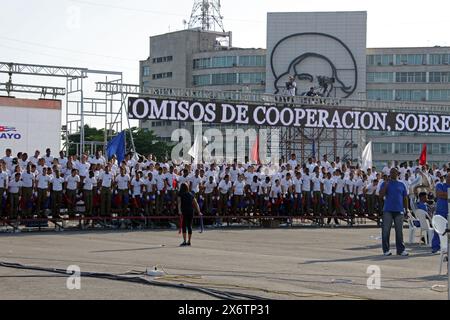 Célébrations du 1er mai 2016 devant le bâtiment du Ministère des Communications, place de la Révolution, la Havane, Cuba, Caraïbes. Banque D'Images