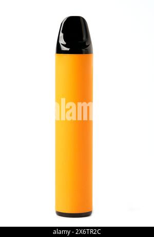 Cigarette lectronique orange jetable sur fond blanc vif Photo Stock - Alamy Cigarette lectronique orange jetable sur fond blanc vif Photo Stock - Alamy
