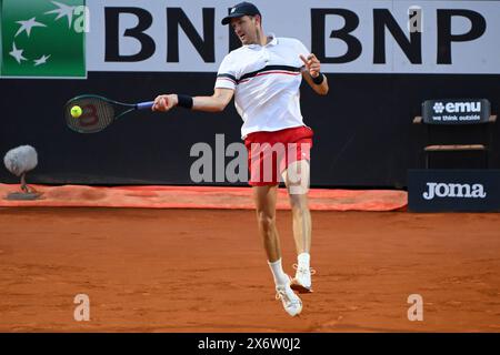 Rome, Italie. 16 mai 2024. Nicolas Jarry, du Chili, en action lors du match contre Stefanos Trsitsipas, de Grèce, au tournoi de tennis Internazionali BNL d'Italia 2024 au Foro Italico à Rome, Italie, le 16 mai 2024. Crédit : Insidefoto di andrea staccioli/Alamy Live News Banque D'Images