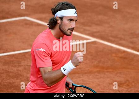 Rome, Italie. 16 mai 2024. Stefanos Trsitsipas, de Grèce, réagit contre Nicolas Jarry, du Chili, au tournoi de tennis Internazionali BNL d'Italia 2024 au Foro Italico à Rome, Italie, le 16 mai 2024. Crédit : Insidefoto di andrea staccioli/Alamy Live News Banque D'Images