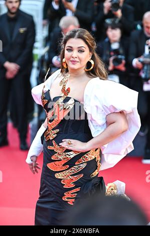 Cannes, France. 16 mai 2024. Aishwarya Rai Bachchan participe au tapis rouge Megalopolis lors de la 77e édition du Festival de Cannes au Palais des Festivals de Cannes, France, le 16 mai 2024. (Photo de Stefanos Kyriazis/NurPhoto) crédit : NurPhoto SRL/Alamy Live News Banque D'Images