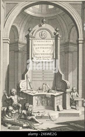 Bureau sur lequel le portrait d'Antoni van Leeuwenhoek, page de titre pour: A. van Leeuwenhoek, catalogue du célèbre Cabinet de loupes, 1747, niche avec un bureau sur lequel le portrait d'Antoni van Leeuwenhoek est dans un médaillon et en dessous sur une toile le titre en latin. Au premier plan putti jouer avec des loupes., impression, imprimeur : Caspar Jacobsz. Philips, (mentionné sur l'objet), d'après sa propre conception par : Caspar Jacobsz. Philips, (mentionné sur l'objet), Amsterdam, 1747, papier, gravure, hauteur, 159 mm × largeur, 104 mm Banque D'Images