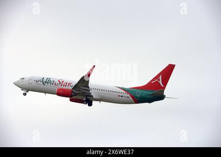 ALBA STAR Airlines Boeing 737-800, EC-MUB, décollant de la piste 09 à L'AÉROPORT JOHN LENNON DE LIVERPOOL, MERSEYSIDE, à destination de TIRANA, Albanie Banque D'Images