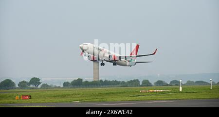 ALBA STAR Airlines Boeing 737-800, EC-MUB, décollant de la piste 09 à L'AÉROPORT JOHN LENNON DE LIVERPOOL, MERSEYSIDE, à destination de TIRANA, Albanie Banque D'Images