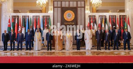 Manama, Bahreïn. 11 octobre 2024. Le roi Hamad bin Isa al-Khalifa (C) pose avec les dirigeants arabes avant le 33e sommet de la Ligue arabe à Manama, au Bahreïn, le jeudi 16 mai 2024, photo de Bahrain News Agency/UPI crédit : UPI/Alamy Live News Banque D'Images