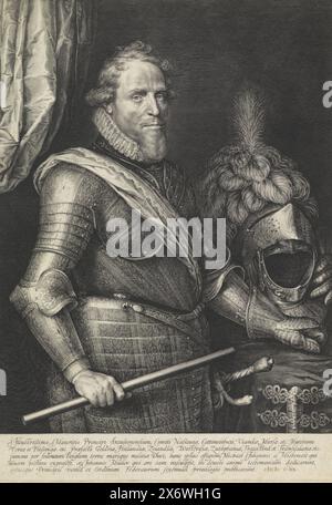 Portrait de Maurits, Prince d'Orange, Portrait de Maurits. Il se tient à côté d'une table avec le casque de son armure dessus. Il tient un état-major de commandement. Cinq lignes de texte latin dans la marge inférieure., impression, imprimeur : Jan Harmensz. Muller, (mentionné sur l'objet), après peinture de : Michiel Jansz van Mierevelt, (mentionné sur l'objet), Amsterdam, 1608, papier, gravure, gravure, hauteur, 419 mm × largeur, 297 mm Banque D'Images