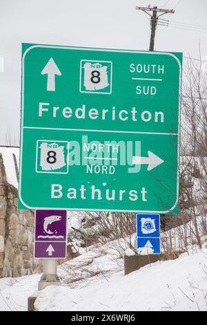 Panneau routier sur NB 8 à Miramichi, Nouveau-Brunswick, Canada Banque D'Images