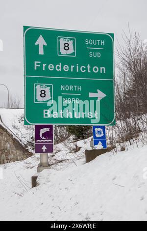 Panneau routier sur NB 8 à Miramichi, Nouveau-Brunswick, Canada Banque D'Images