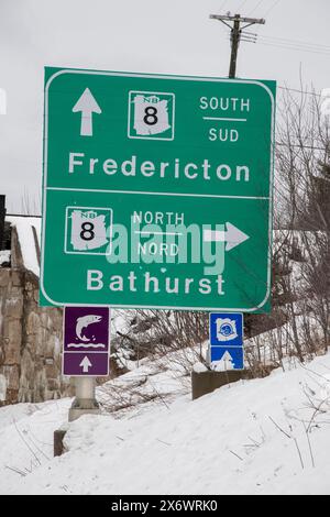 Panneau routier sur NB 8 à Miramichi, Nouveau-Brunswick, Canada Banque D'Images