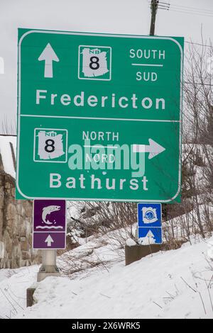 Panneau routier sur NB 8 à Miramichi, Nouveau-Brunswick, Canada Banque D'Images