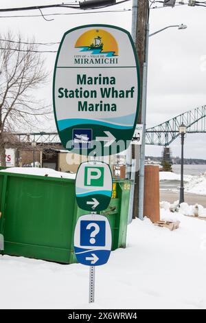 Enseigne Station Wharf Marina à Miramichi, Nouveau-Brunswick, Canada Banque D'Images