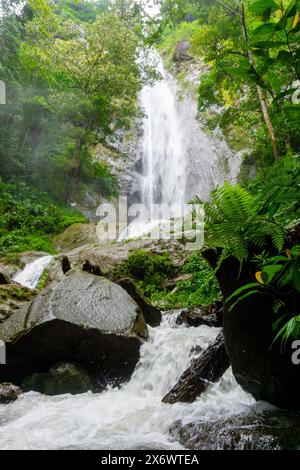 La belle cascade de dolo. Dolo est l'une des cascades de Kediri Banque D'Images