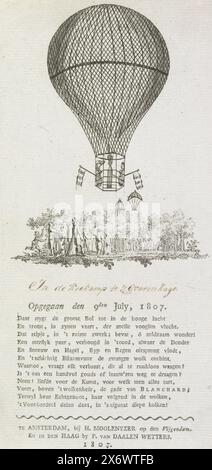 Le vol en ballon de Blanchard, 1807, est monté le 9 juillet 1807 (titre sur objet), décollage de la montgolfière avec Jean Pierre Blanchard et son épouse Marie Madeleine Sophie armant du Koekamp à la Haye, le 9 juillet 1807. Ci-dessous l'image un couplet de douze lignes ., impression, imprimeur : anonyme, éditeur : Hendrik Moolenyzer, (mentionné sur l'objet), Editeur : P. van Daalen Wetters, (mentionné sur l'objet), imprimeur : pays-Bas, éditeur : Amsterdam, éditeur : la Haye, 1807, papier, gravure, gravure, impression typographique, hauteur, 208 mm × largeur, 108 mm Banque D'Images