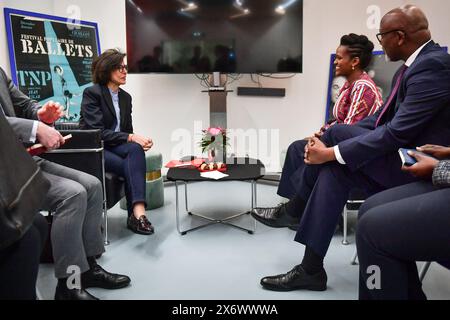 La ministre française de la culture Rachida Dati et la ministre de la Jeunesse et des Arts du Rwanda, Sandrine Umutoni, visitent l'événement spécial 'Rwanda EIO' au Théâtre National de danse - Chaillot, à Paris le 16 mai 2024. Photo de Firas Abdullah/ABACAPRESS. COM Credit : Abaca Press/Alamy Live News Banque D'Images