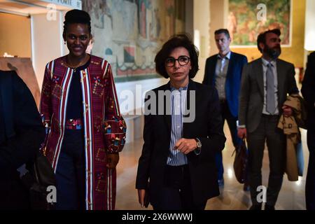 La ministre française de la culture Rachida Dati et la ministre de la Jeunesse et des Arts du Rwanda, Sandrine Umutoni, visitent l'événement spécial 'Rwanda EIO' au Théâtre National de danse - Chaillot, à Paris le 16 mai 2024. Photo de Firas Abdullah/ABACAPRESS. COM Credit : Abaca Press/Alamy Live News Banque D'Images