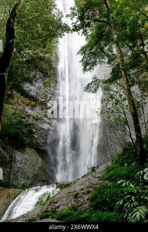 La belle cascade de dolo. Dolo est l'une des cascades de Kediri Banque D'Images