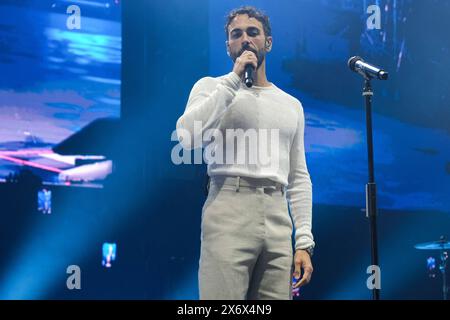 Concert de musique de chanteur italien - Gazzelle - 16.05.24 - Arena di Verona Marco Mengoni invité spécial aux auteurs-compositeurs italiens Gazzelle, pseudonyme de Flavio Bruno Pardini, concert à Arena di Verona pour ses spectacles live spéciaux 16.05.24 - Arena di Verona le 16 mai 2024 à Vérone, Italie. Verona Arena di Verona Italie Copyright : xRobertoxTommasinix/xLiveMediax LPM 1355210 Banque D'Images