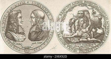 Médaille à la mort des frères de Witt, 1672, avers et revers d'une médaille avec les portraits des frères Johan et Cornelis de Witt, et une représentation allégorique de la mort des frères Johan et Cornelis de Witt, assassinés le 20 août 1672, dans laquelle les frères sont attaqués par une bête aux nombreuses têtes, symbole des personnes qui ont mutilé les corps., imprimerie, imprimerie : anonyme, pays-Bas du Nord, 1672 - 1699, papier, gravure, hauteur, 72 mm × largeur, 143 mm Banque D'Images