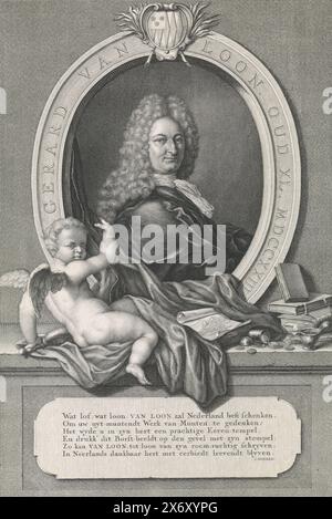 Portrait de Gerard van Loon, Gerard van Loon à l'âge de 40 ans. Buste ovale avec inscription sur le bord et un blason en haut. Le portrait repose sur un piédestal avec un cartouche avec un couplet de six lignes en néerlandais. Sur la gauche du piédestal à côté du portrait est un putto tenant ouvert un morceau de rideau et sur la droite sont des livres, une lampe à huile et des pièces de monnaie., impression, imprimeur : Jacob Houbraken, (mentionné sur l'objet), après peinture par: Frans van Mieris, (mentionné sur l'objet), (mentionné sur l'objet), Amsterdam, 1723 - 1732, papier, gravure, hauteur, 331 mm × largeur, 221 mm Banque D'Images