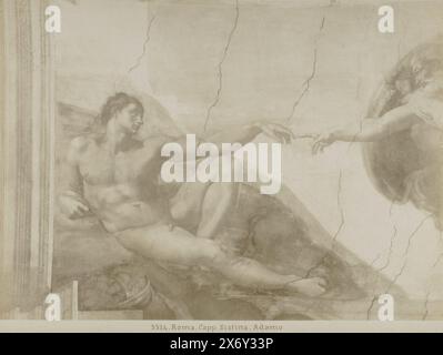 Reproduction photo de la fresque la création d'Adam par Michel-Ange dans la Chapelle Sixtine, Rome. CAPP. Sistina. Adamo (titre sur l'objet), photographie, anonyme, après peinture de : Michelangelo, (mentionné sur l'objet), Vaticaanstad, 1851 - 1900, papier, impression albumen, hauteur, 197 mm × largeur, 257 mm, hauteur, 258 mm × largeur, 358 mm Banque D'Images