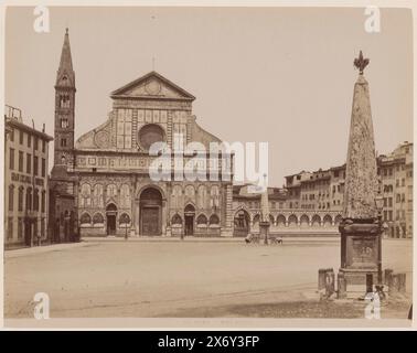 Extérieur de la Santa Maria Novella à Florence, Italie, S. Maria Novella (titre sur objet), Firenze (titre de la série sur objet), photographie, anonyme, Florence, 1851 - 1900, carton, impression albumine, hauteur, 251 mm × largeur, 324 mm Banque D'Images