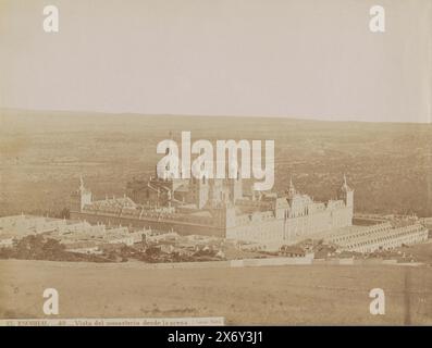 Vue de l'Escorial près de San Lorenzo de El Escorial, El Escorial, vista del monasterio desde la Presa (titre sur l'objet), photographie, Juan Laurent, (mentionné sur l'objet), San Lorenzo de El Escorial, 1856 - 1863, papier, impression sur albumine, hauteur, 240 mm × largeur, 334 mm Banque D'Images