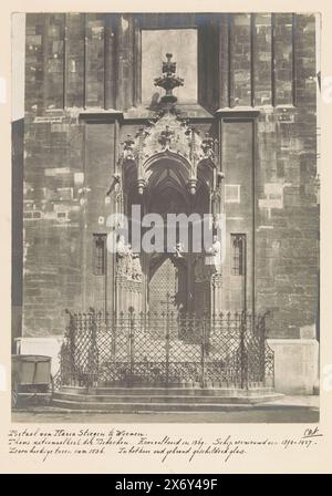 Portail de l'église Maria am Gestade à Vienne, WIEN, PORTAIL MARIA STIEGEN (titre sur l'objet), photographie, Würthle & Sohn, (mentionné sur l'objet), Vienne, 1907, carton, hauteur, 267 mm × largeur, 201 mm Banque D'Images