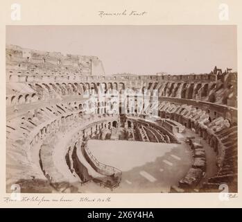 Intérieur du Colisée à Rome, Rome. Le Colisée de l'intérieur. (Titre sur objet), photographie, anonyme, Colisée, c. 1875 - c. 1900, carton, impression albumine, hauteur, 183 mm × largeur, 253 mm Banque D'Images