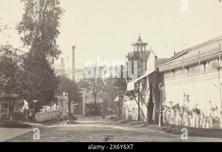 Vue du parc des expositions de l'exposition universelle de 1867 à Paris, photographie, Pierre petit, (attribué à), Paris, 1867, papier, impression albumen, hauteur, 93 mm × largeur, 144 mm, hauteur, 100 mm × largeur, 161 mm Banque D'Images