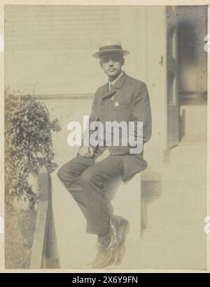 Portrait de Jan Catharinus Schüller (1871-1915), Portrait de Jan Catharinus Schüller (1871-1915), marchand d'art et représentant des marchands d'art néerlandais à l'exposition universelle de mis Louis (Louisiana Purchase exposition), 1904., photographie, inconnue, 1904, papier, impression gélatineuse argentée, hauteur, 105 mm × largeur, 80 mm Banque D'Images