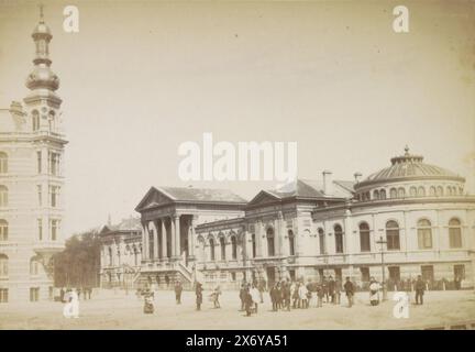 Vue du bâtiment Aquarium du zoo Artis sur plantage Middenlaan, de plantage. Amsterdam. (Titre sur objet), partie de l'album Leporello avec 24 photos d'Amsterdam., photographie, Andries Jager, (attribué à), Amsterdam, c. 1860 - c. 1900, carton, impression albumine, hauteur, 94 mm × largeur, 136 mm Banque D'Images